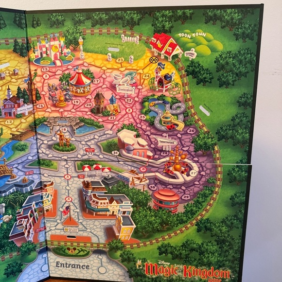 Disney’s Magic Kingdom Board Game - Picture 7 of 8